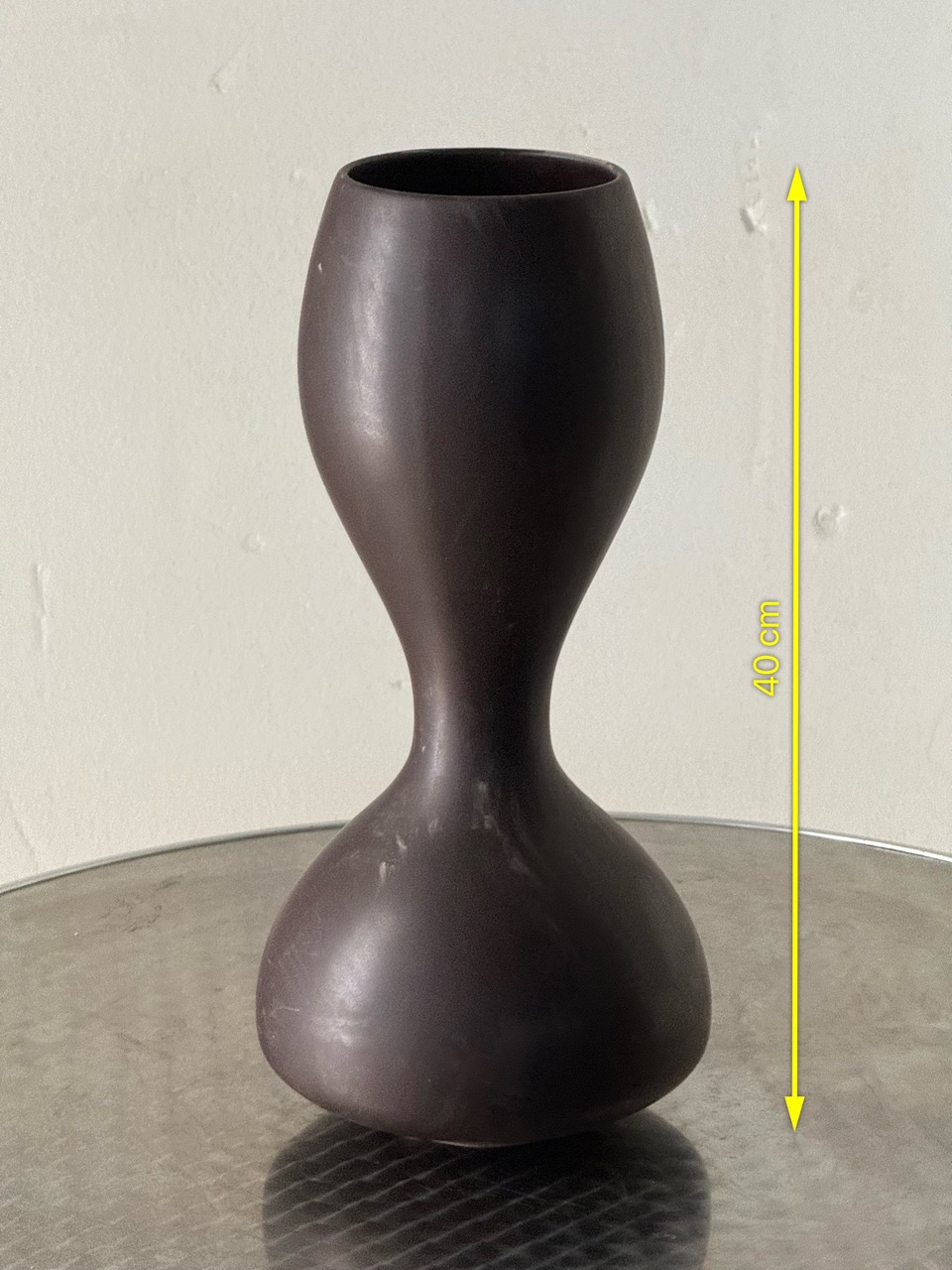 Vaso in ceramica color marrone opaco